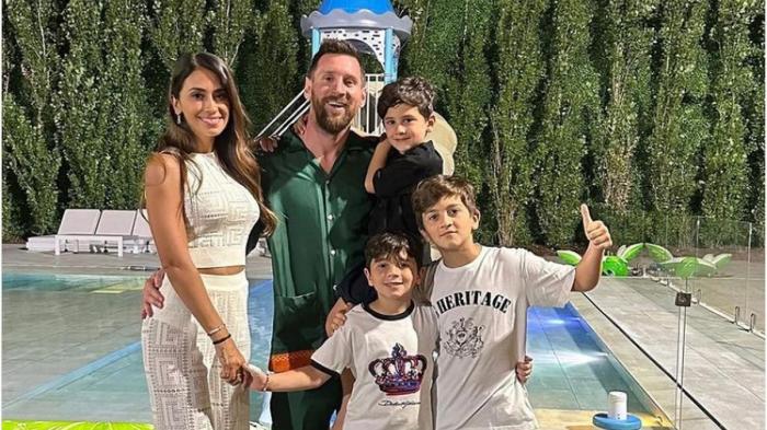 Messi Buka Sekolah Sepak Bola di Miami