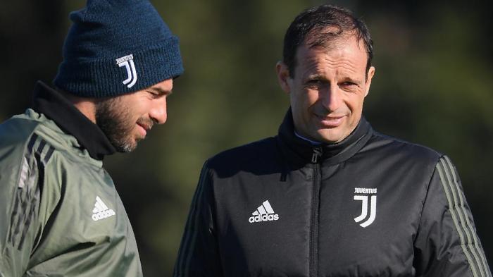 Juventus Siap Lepas Dua Bek untuk Danai Transfer Striker